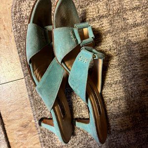 Vintage Turquoise Suede Manolo Blahnik Kitten Heels - Carrie-Fabulous! 37.5 7.5